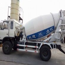 河南攪拌罐車生產廠家，億立實業4m3混凝土罐車專賣